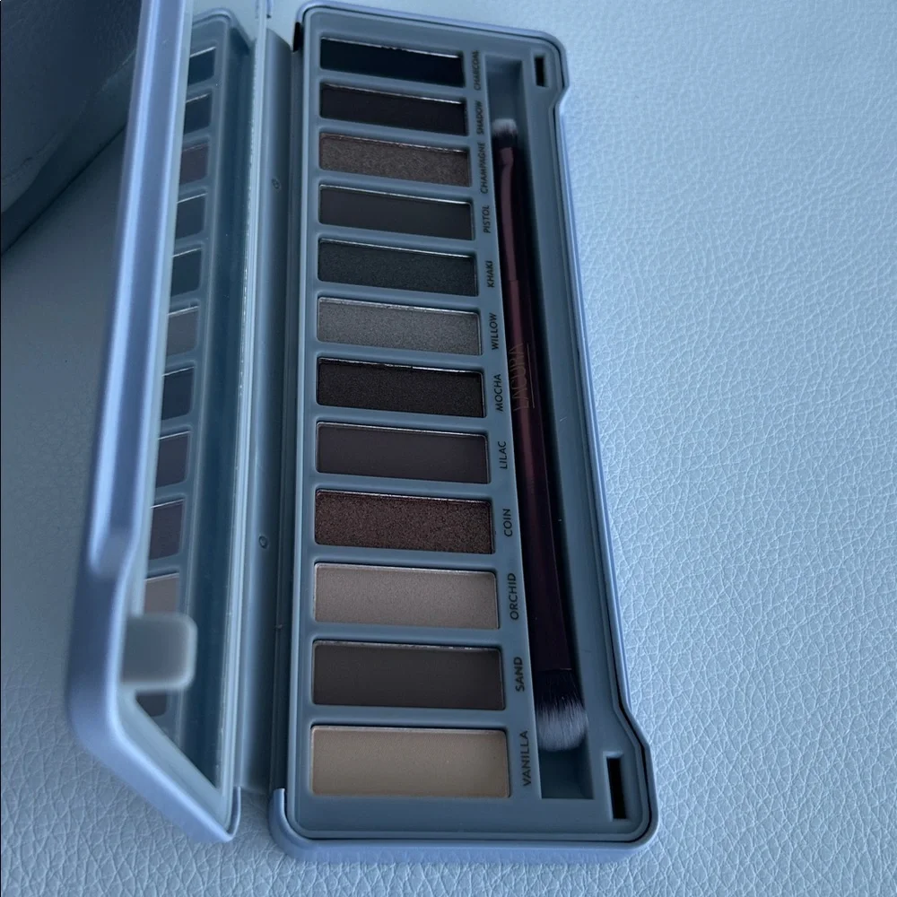 Lacura Naturals Two Eyeshadow Palette- 12 shadows:champagne, grey smoky tones